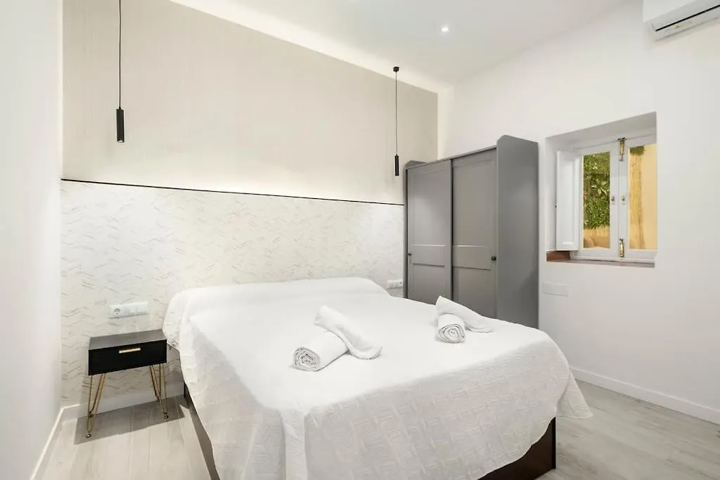 Newly Refurbished Modern 2-Bed Apartment In Heart Of Торремолинос