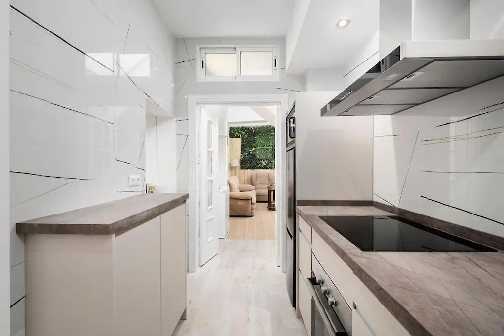 Newly Refurbished Modern 2-Bed Apartment In Heart Of Торремолинос